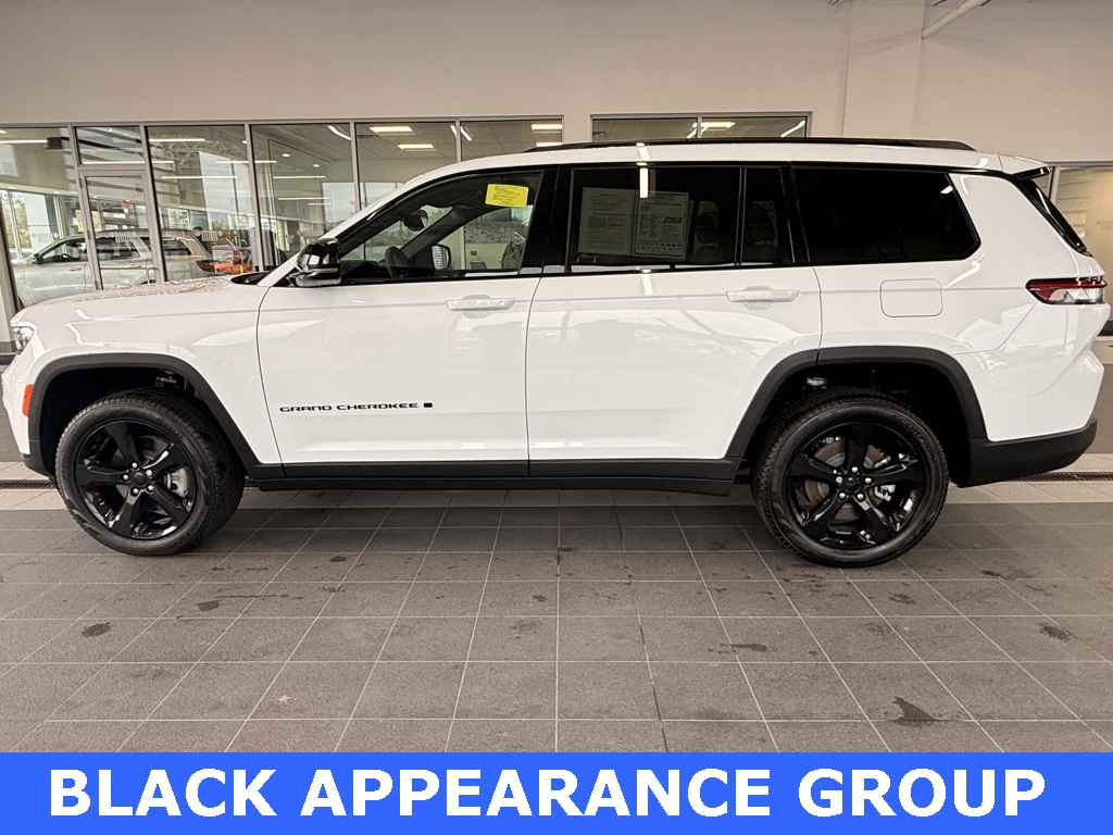 2025 Jeep Grand Cherokee Limited photo 3