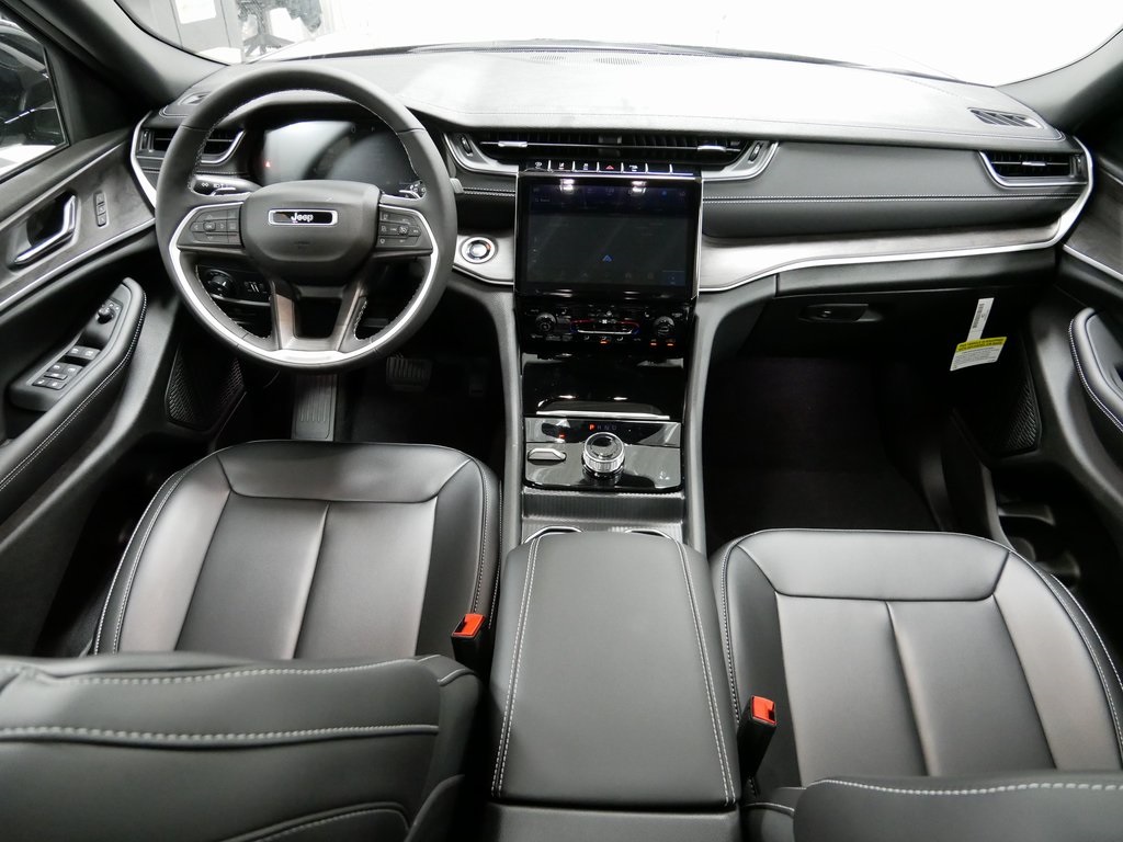 2025 Jeep Grand Cherokee Limited photo 11