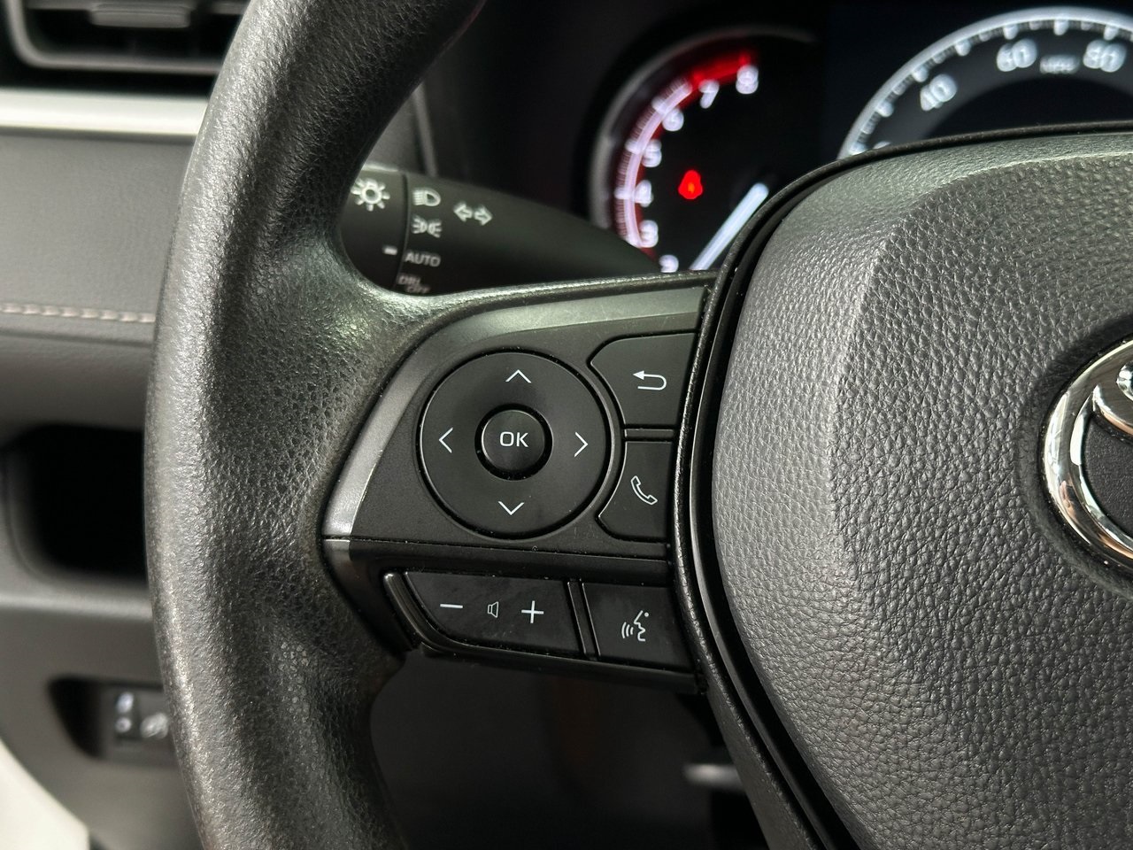 2023 Toyota RAV4 XLE photo 21