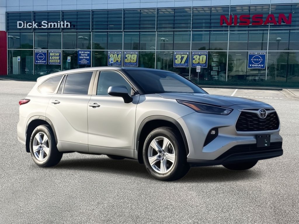 2024 Toyota Highlander XLE's photo