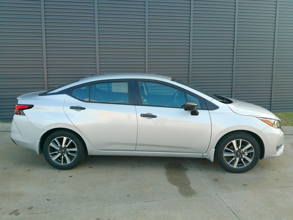 2025 Nissan Versa S photo 2