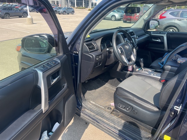 2018 Toyota 4Runner SR5 Premium photo 2