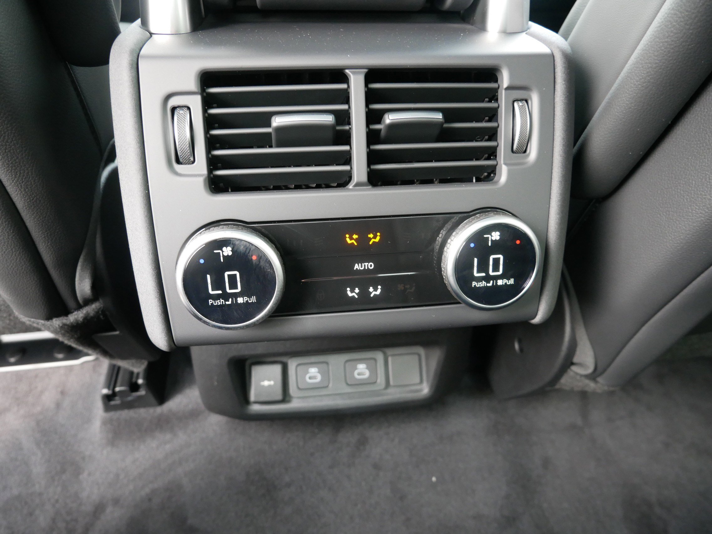 2025 Land Rover Discovery S photo 7