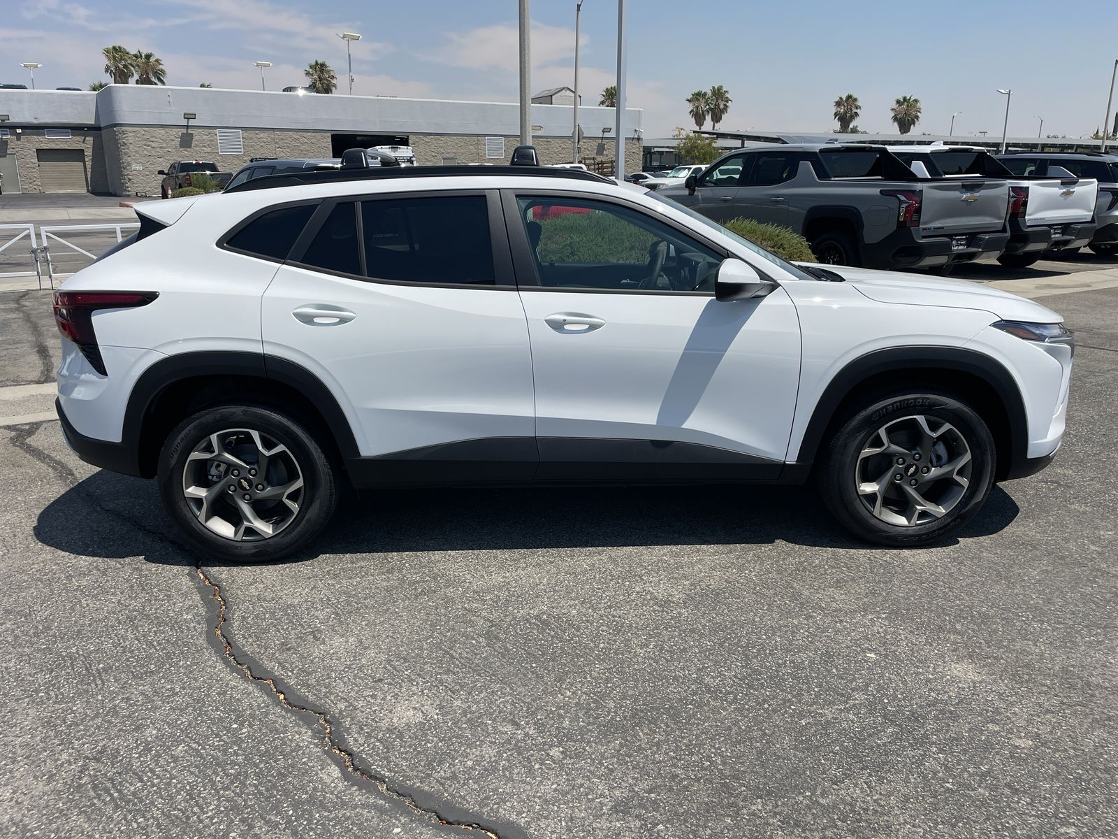 2025 Chevrolet Trax LT photo 7