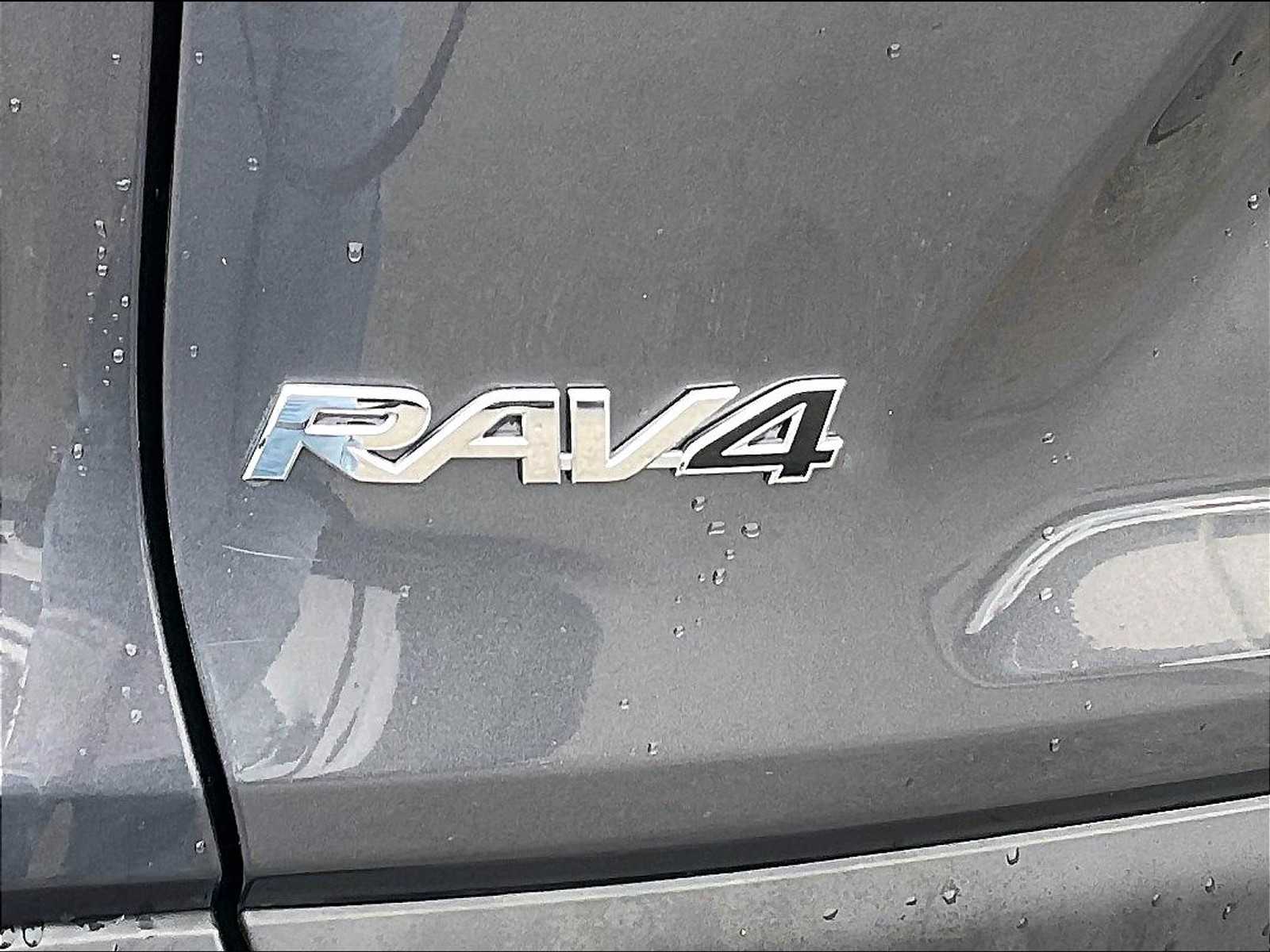 2024 Toyota RAV4 XLE photo 28