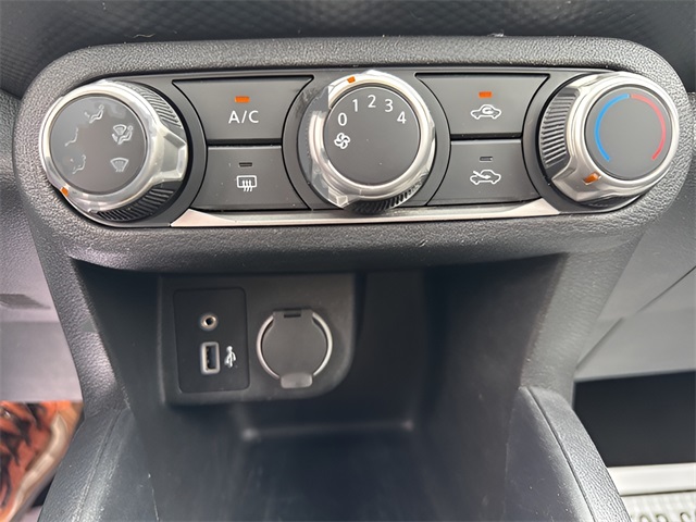 2021 Nissan Kicks S photo 27