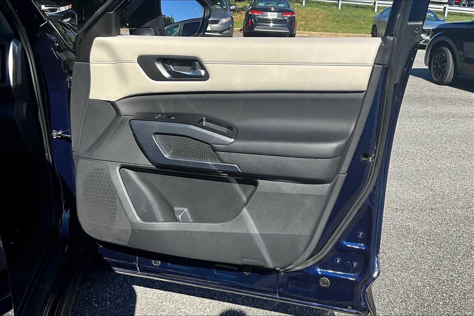 2023 Nissan Pathfinder SL photo 21