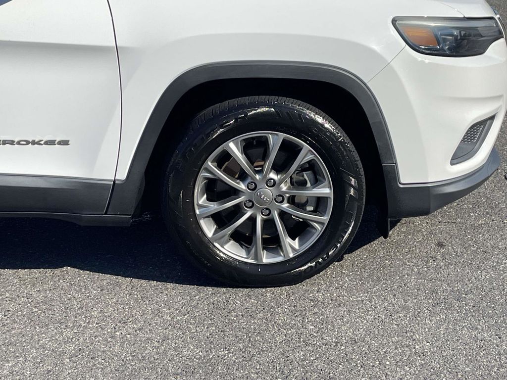 2019 Jeep Cherokee Latitude photo 12