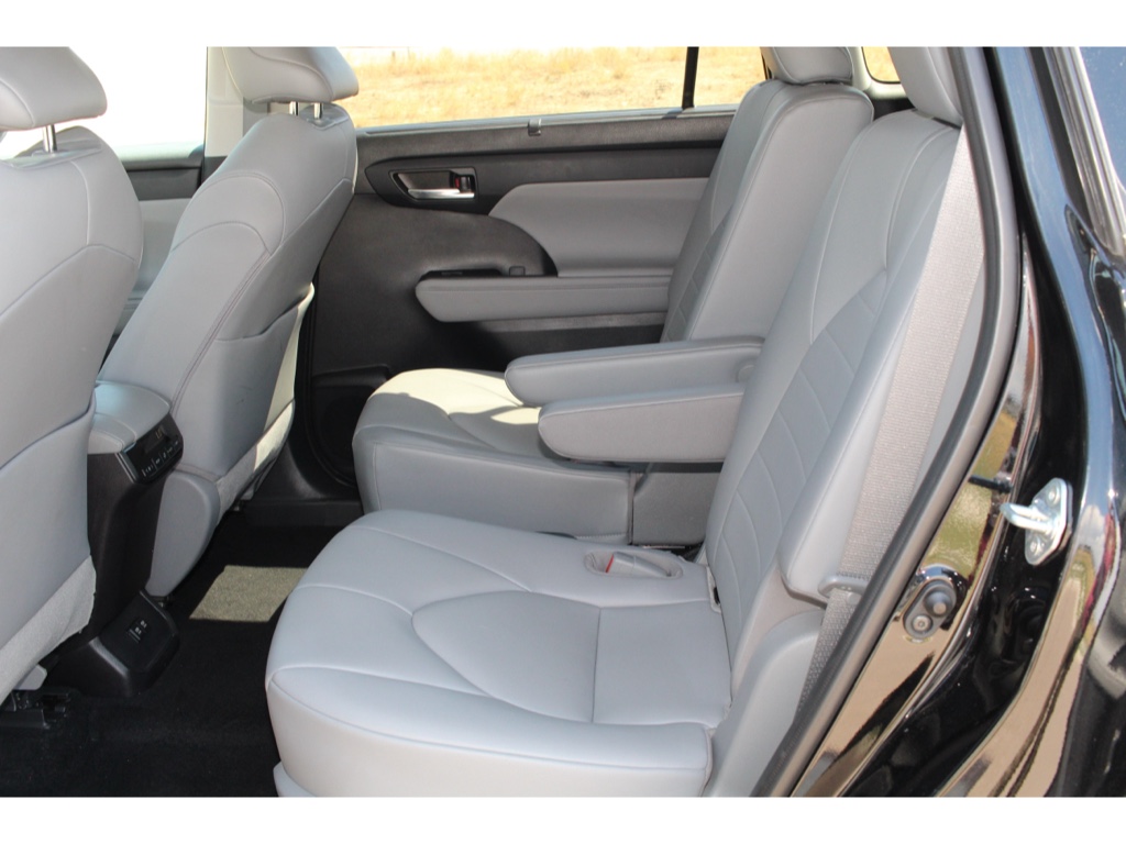 2021 Toyota Highlander Hybrid XLE photo 11