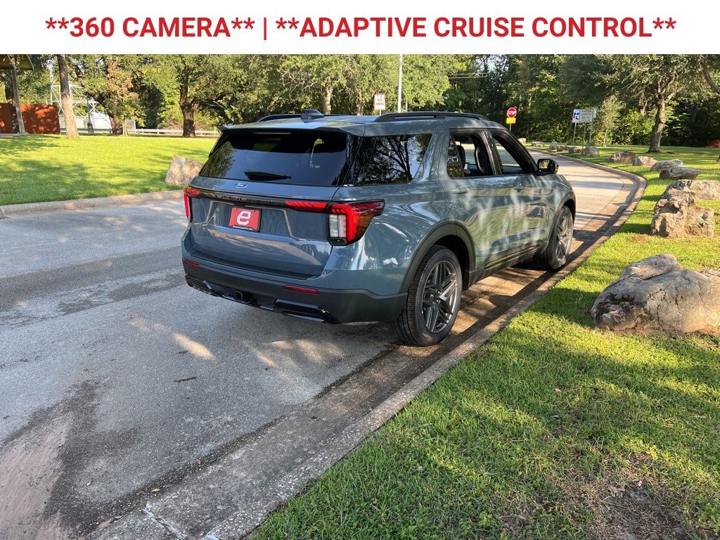 2025 Ford Explorer ST-Line photo 8
