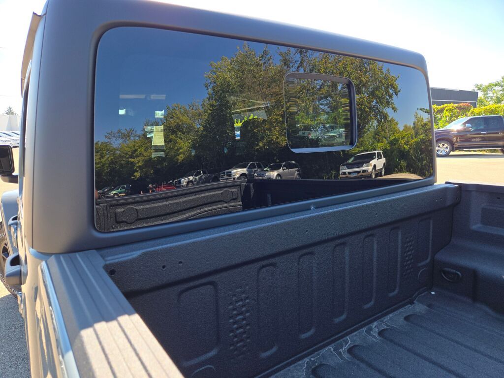 2025 Jeep Gladiator Willys photo 15