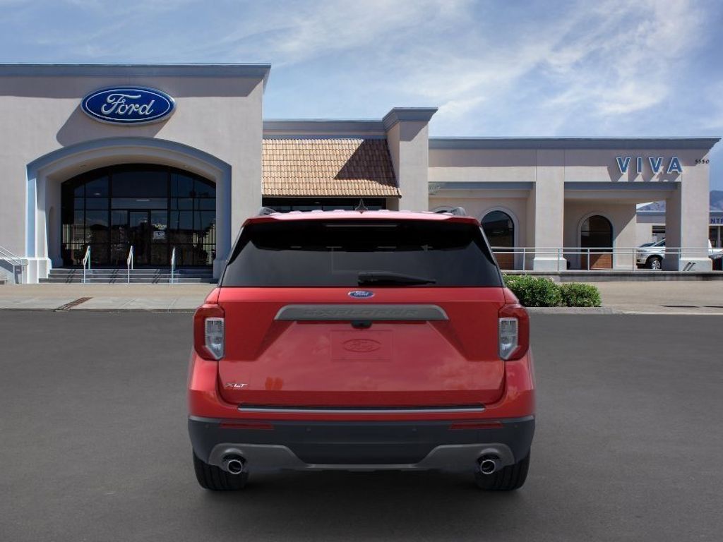 2024 Ford Explorer XLT photo 3