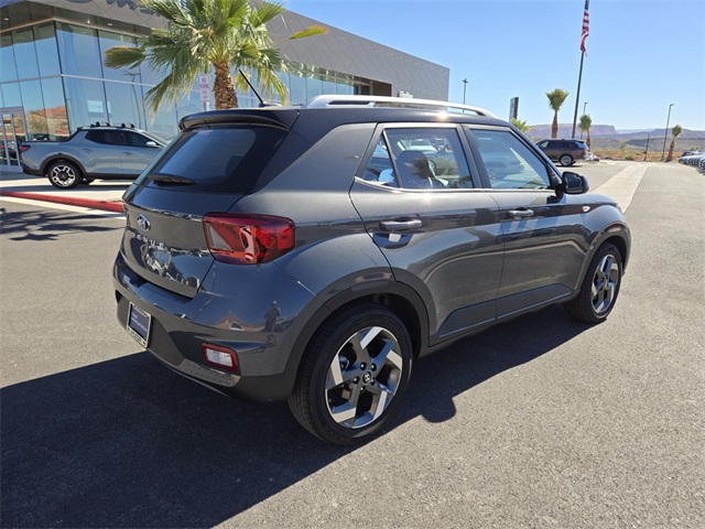 2024 Hyundai Venue Limited photo 3