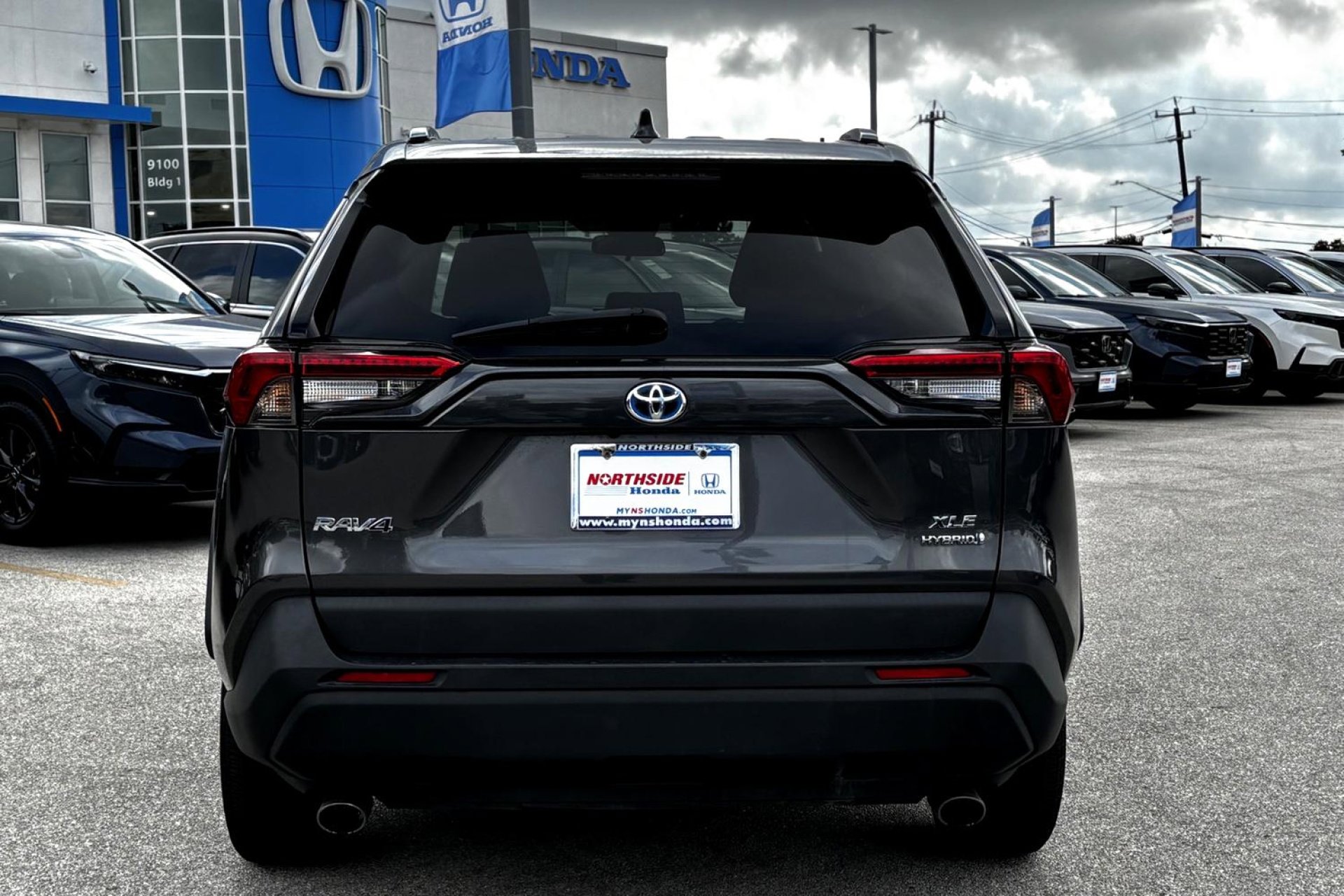 2022 Toyota RAV4 Hybrid XLE photo 5