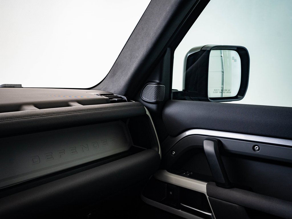 2020 Land Rover Defender 110 SE photo 32