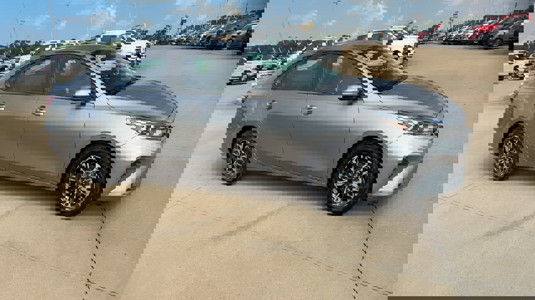 2024 Kia Forte LXS photo 2