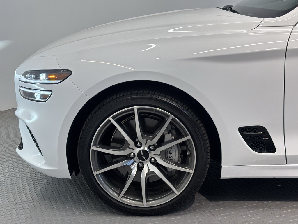 2025 Genesis G70 2.5T photo 5