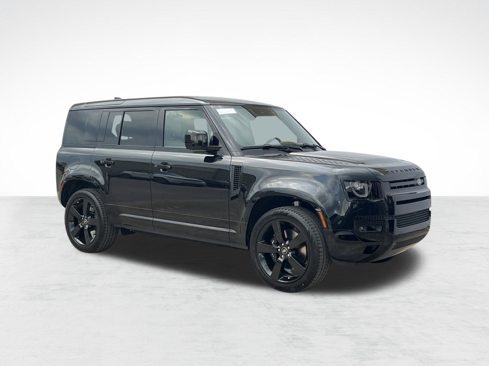 2025 Land Rover Defender 110 V8 photo 4