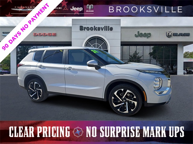 2024 Mitsubishi Outlander SE's photo