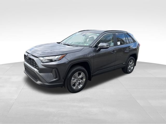 2025 Toyota RAV4 XLE's photo