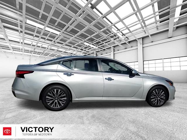 2023 Nissan Altima 2.5 SV photo 2