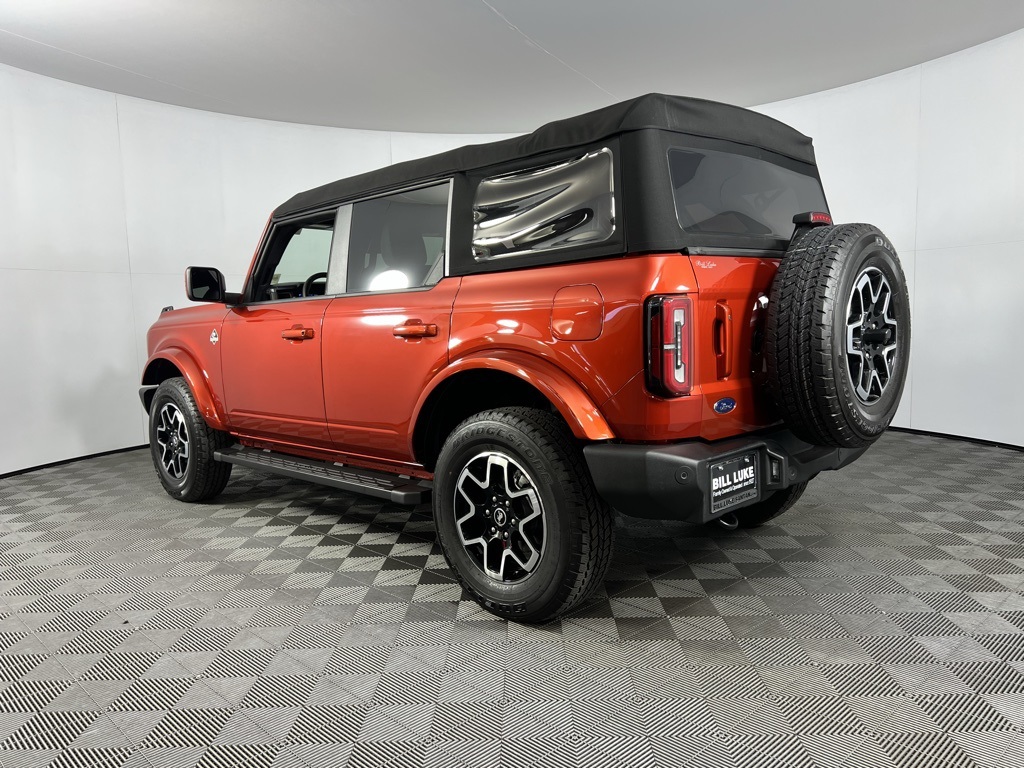 2023 Ford Bronco Outer Banks photo 3