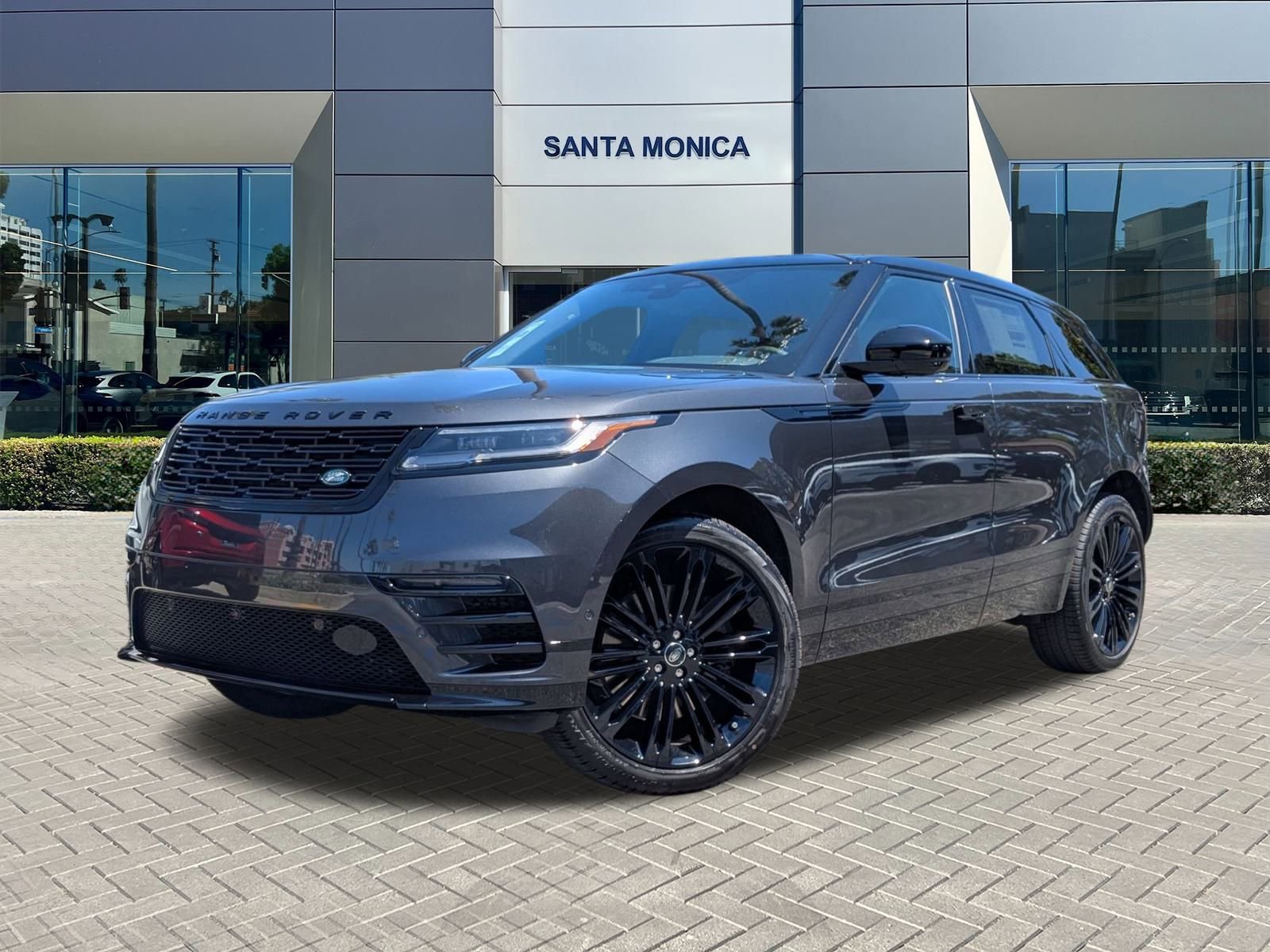 2026 Land Rover Range Rover Velar Dynamic SE's photo