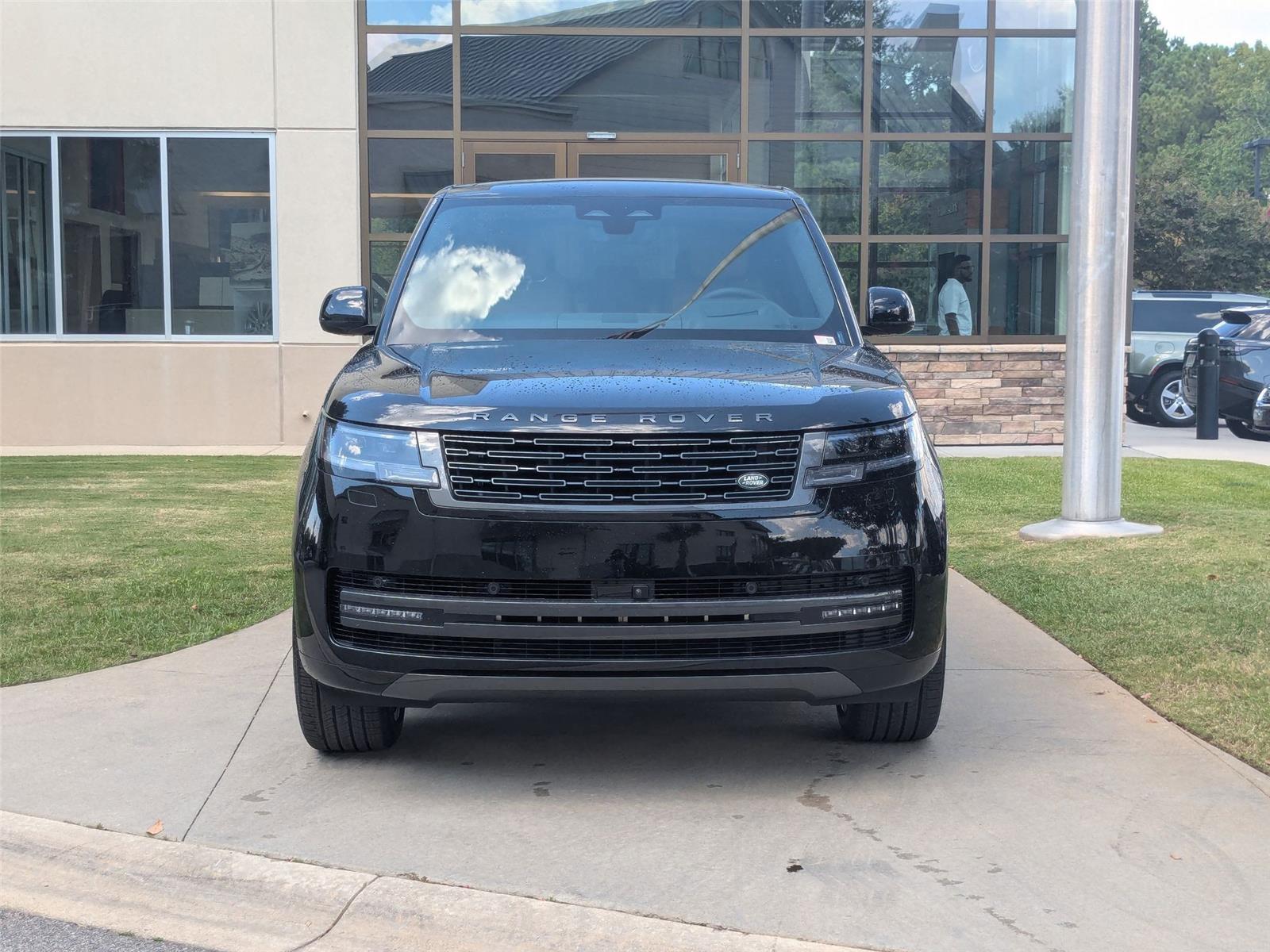 2025 Land Rover Range Rover SE photo 2