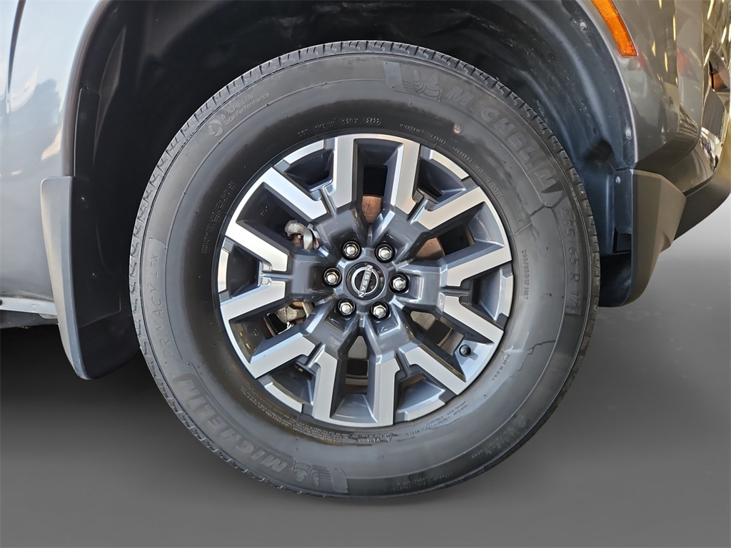 2022 Nissan Frontier Crew Cab photo 12