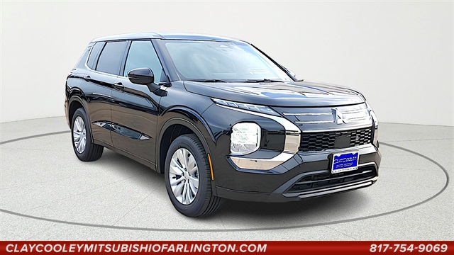 2025 Mitsubishi Outlander ES's photo