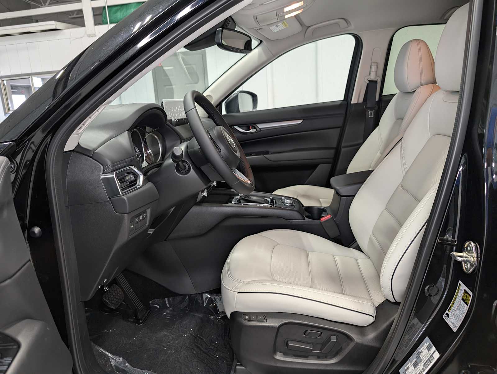 2025 Mazda CX-5 2.5 S Preferred photo 4