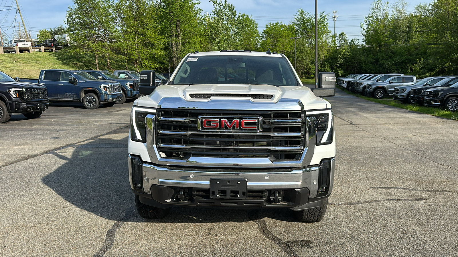2025 Gmc Sierra 2500 HD SLE photo 3