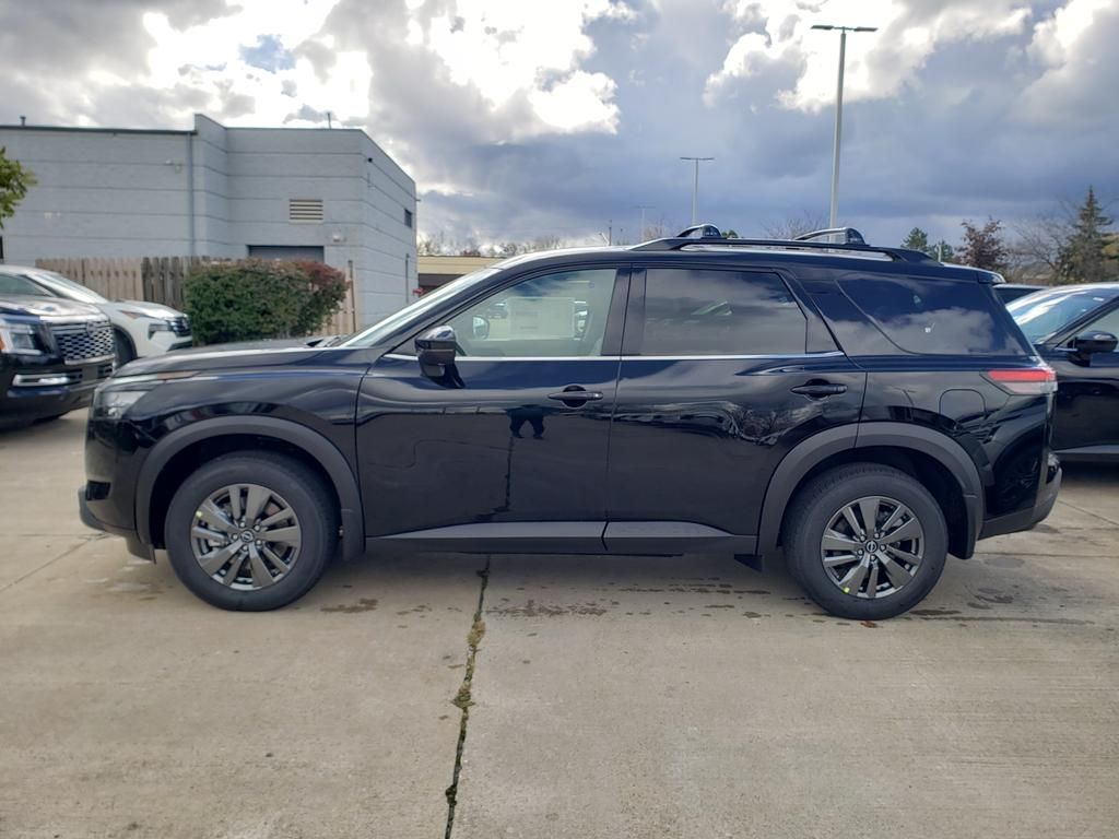 2025 Nissan Pathfinder SV photo 3
