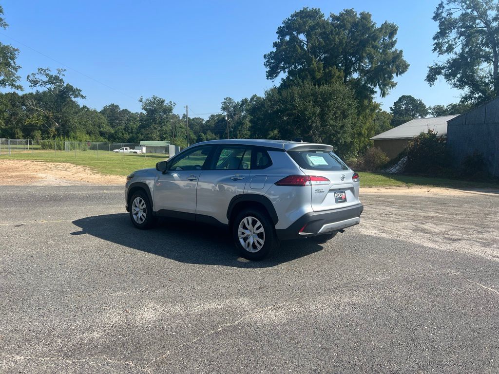 2024 Toyota Corolla Cross L photo 3