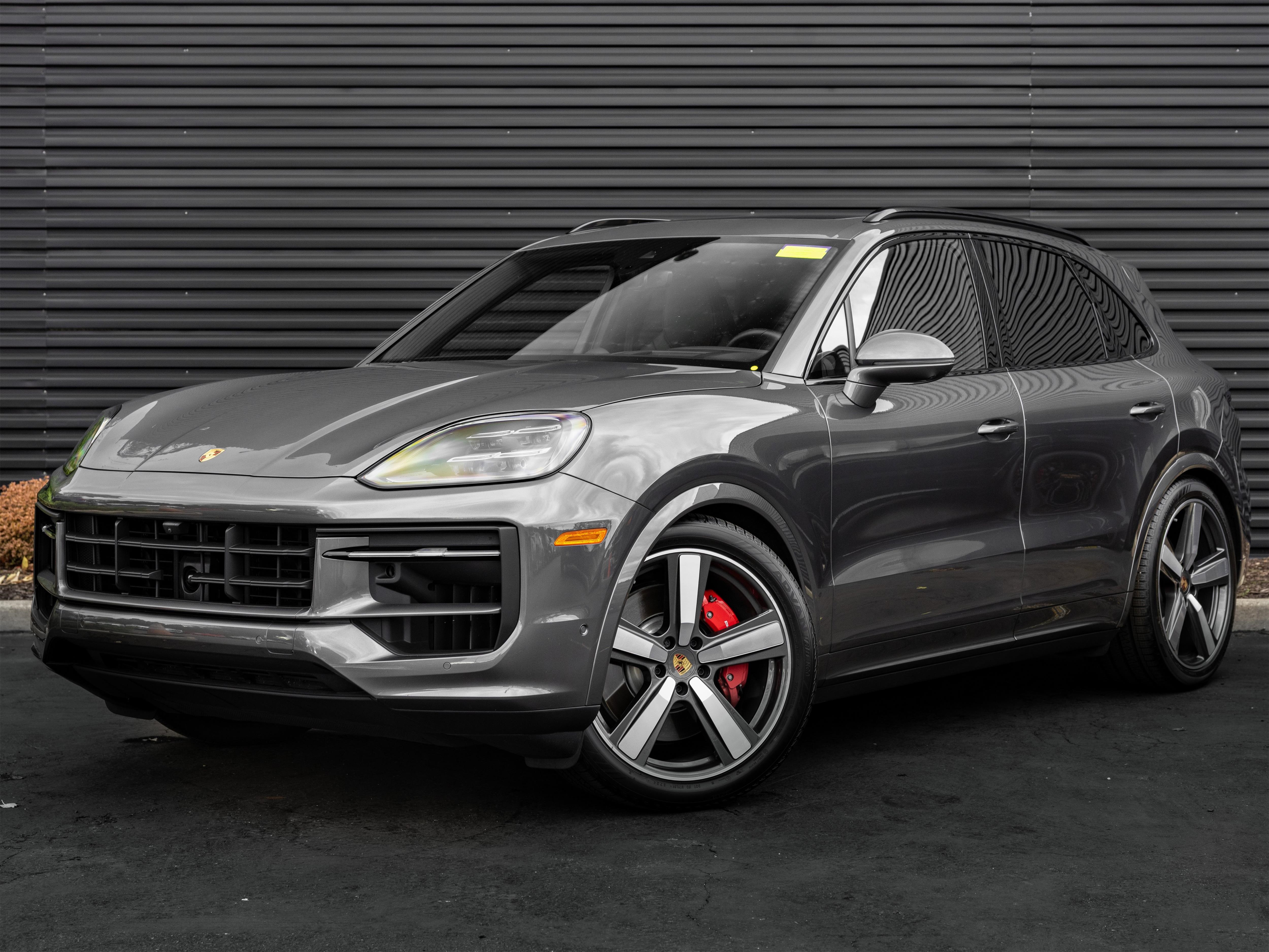 2025 Porsche Cayenne S's photo