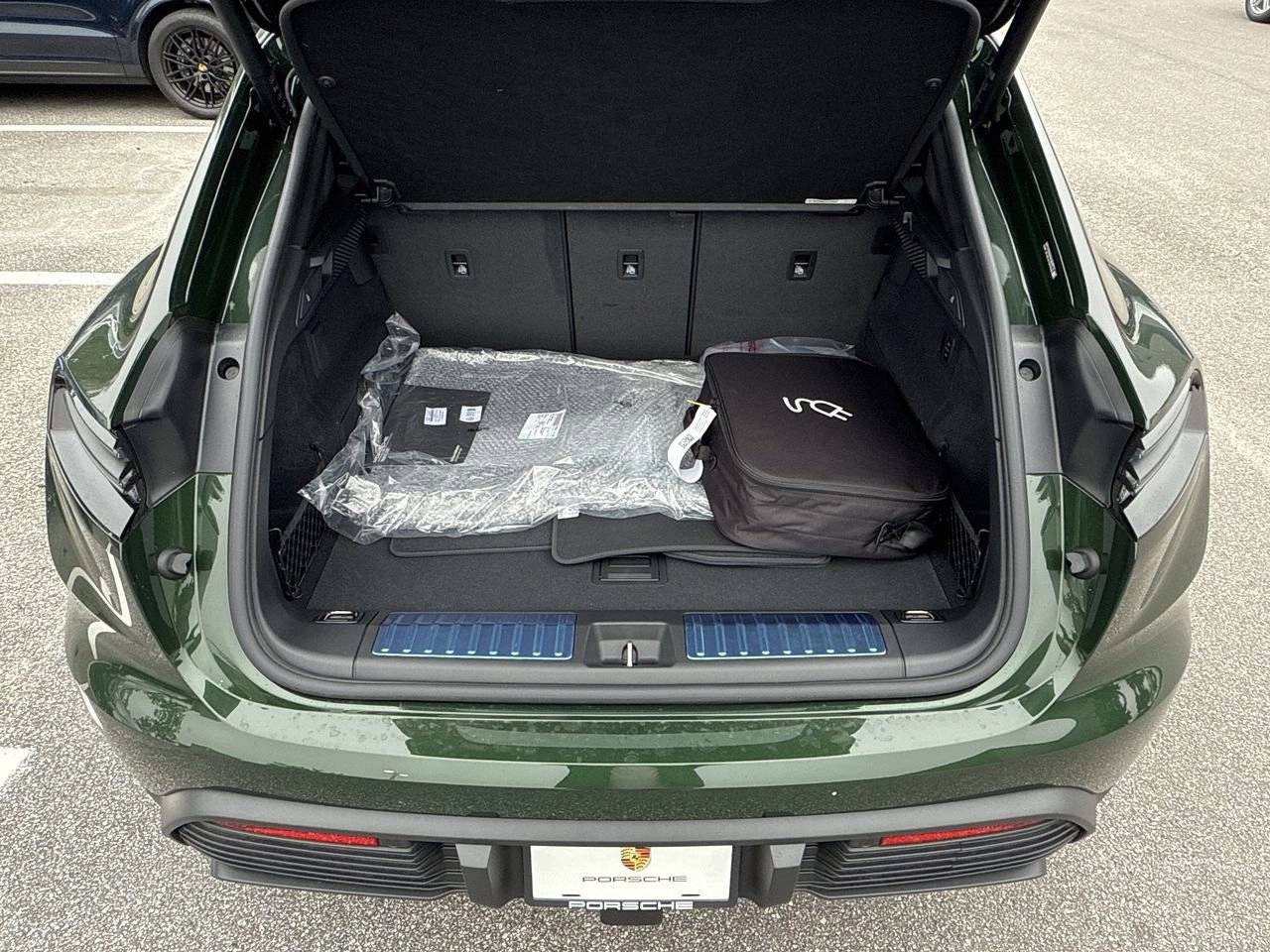 2024 Porsche Macan 4 Electric photo 28