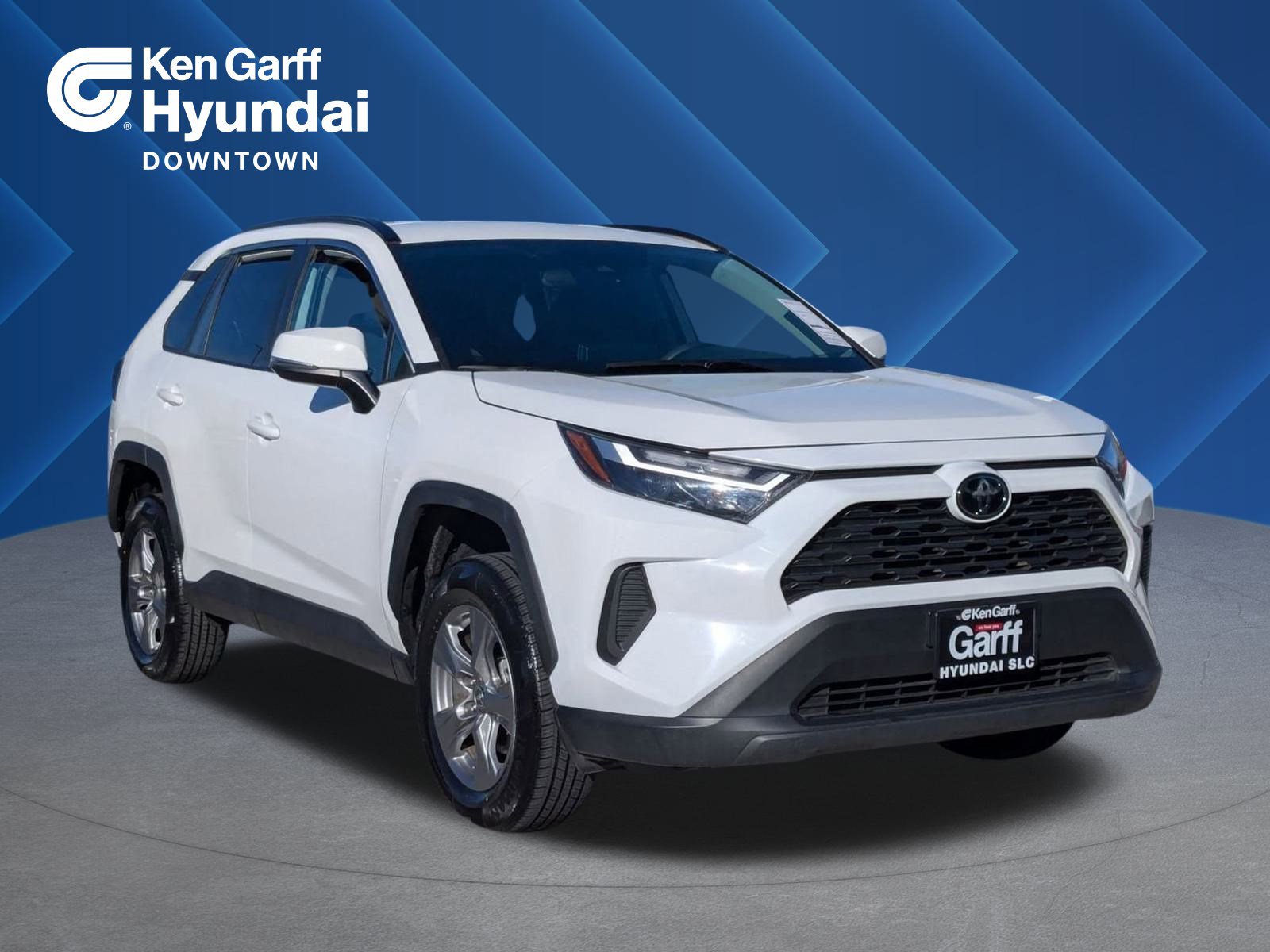 2024 Toyota RAV4 XLE's photo