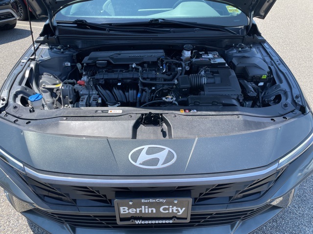 2024 Hyundai Elantra SEL photo 8