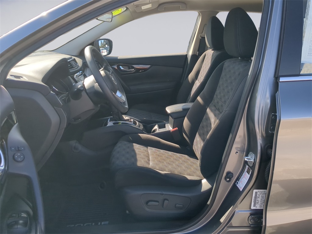 2017 Nissan Rogue Sport SV photo 10