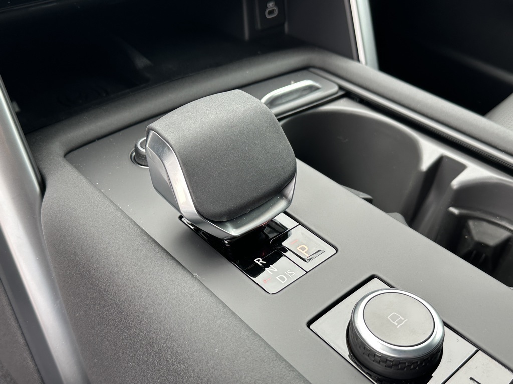 2025 Land Rover Discovery SE photo 16