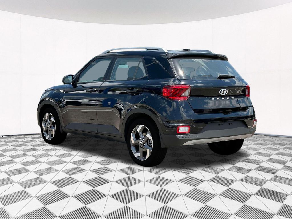 2025 Hyundai Venue SEL photo 4