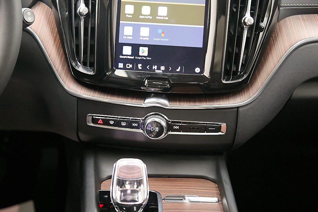 2023 VOLVO XC60 - Image 30