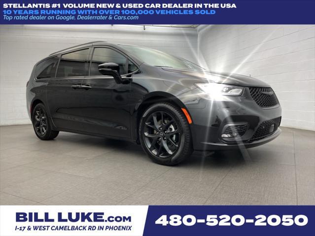 2026 Chrysler Pacifica Limited's photo