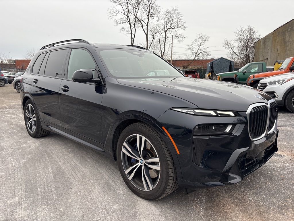 2025 BMW X7 M60i's photo
