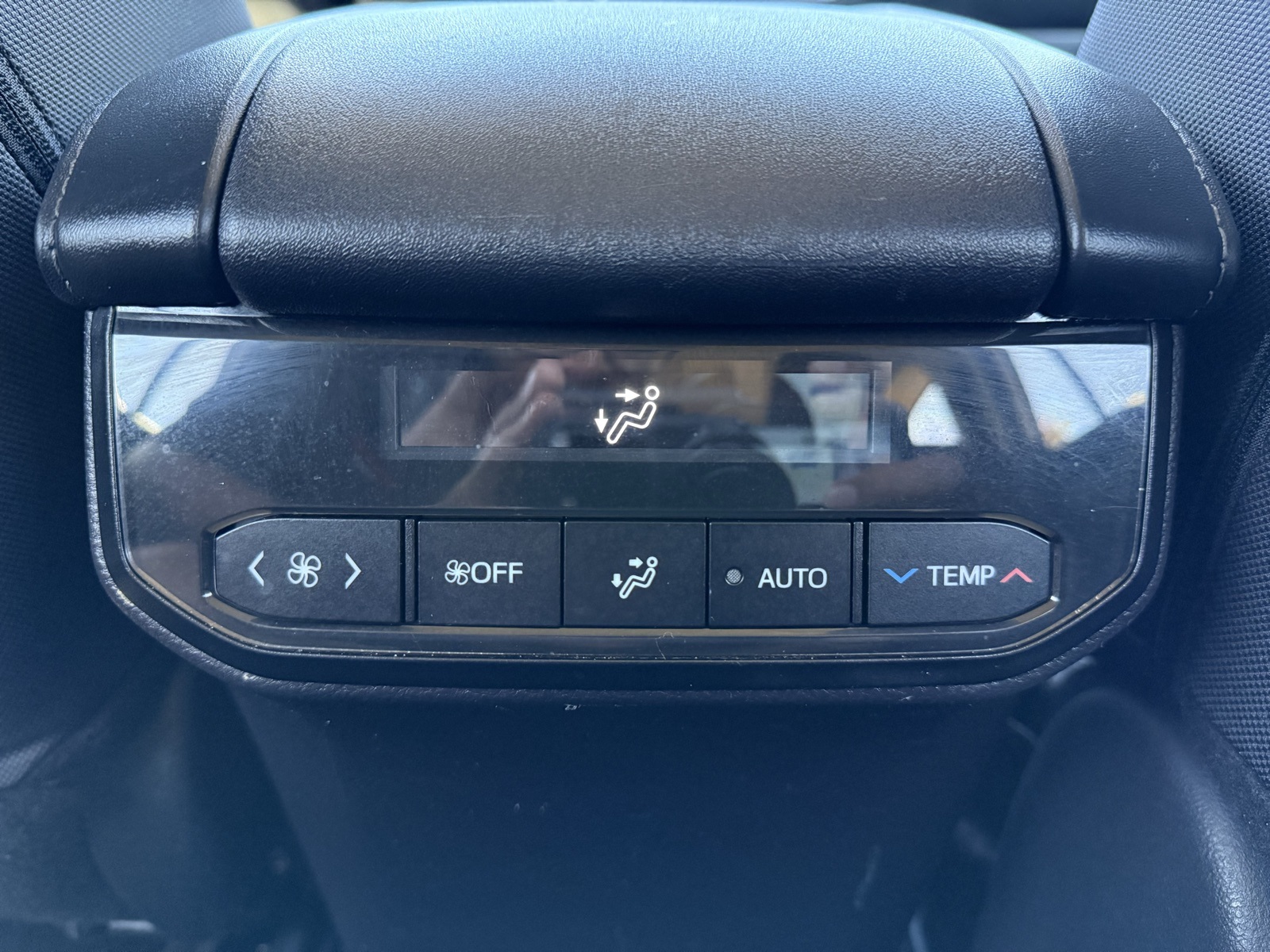 2024 Toyota Highlander LE photo 23