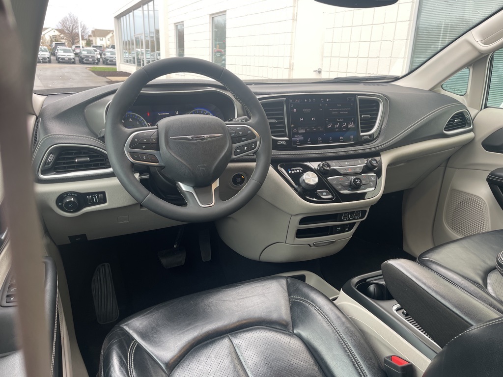 2022 Chrysler Pacifica Touring L photo 32