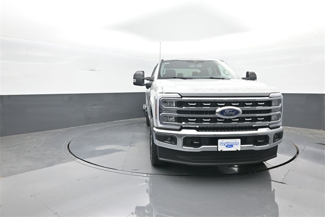 2025 Ford F-250 Lariat photo 2