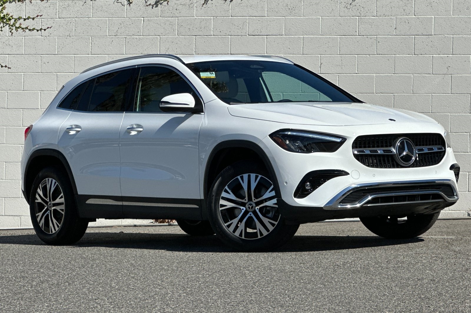 2025 Mercedes Benz GLA 250 photo 2