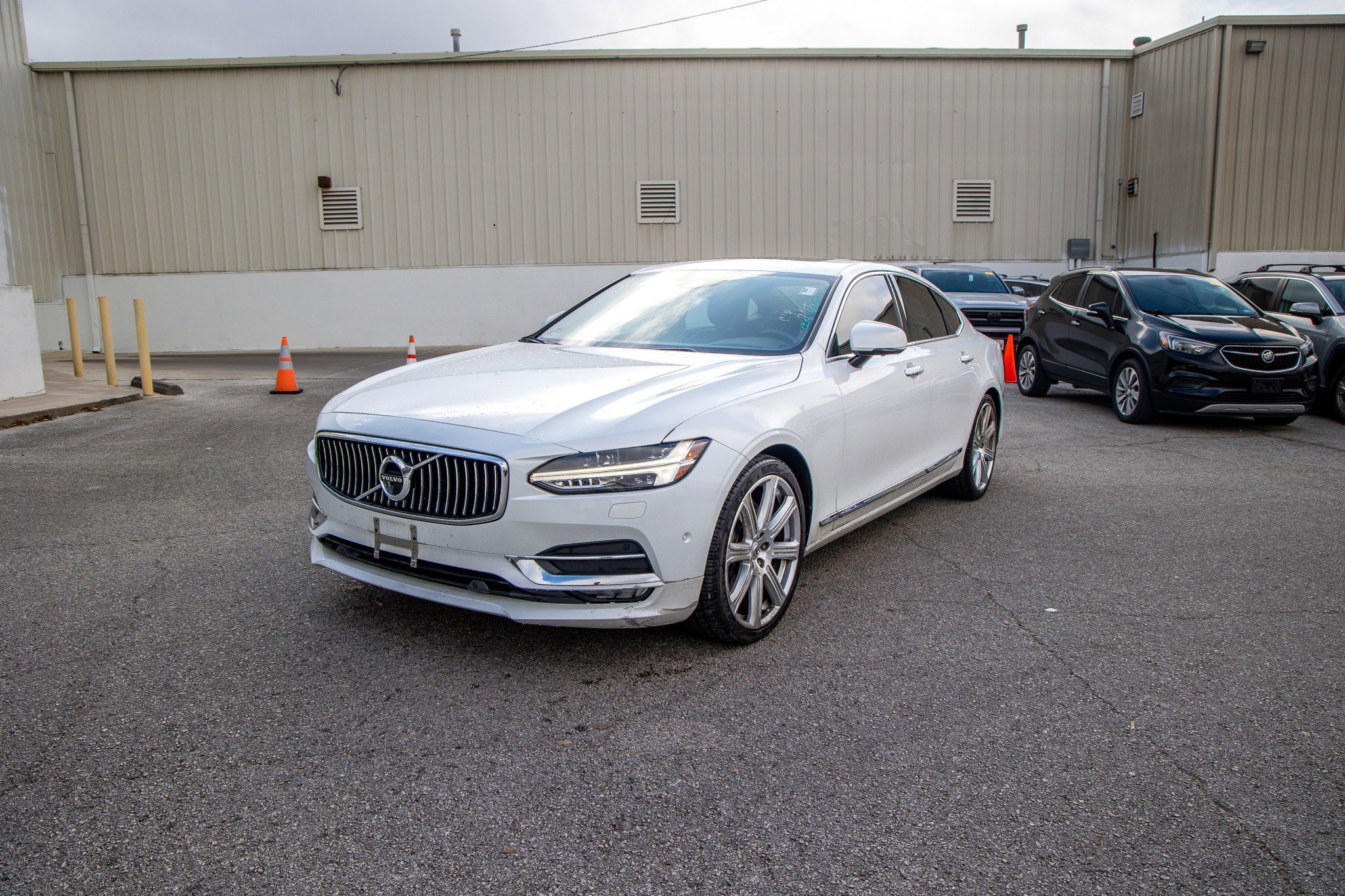 2017 Volvo S90 Inscription's photo