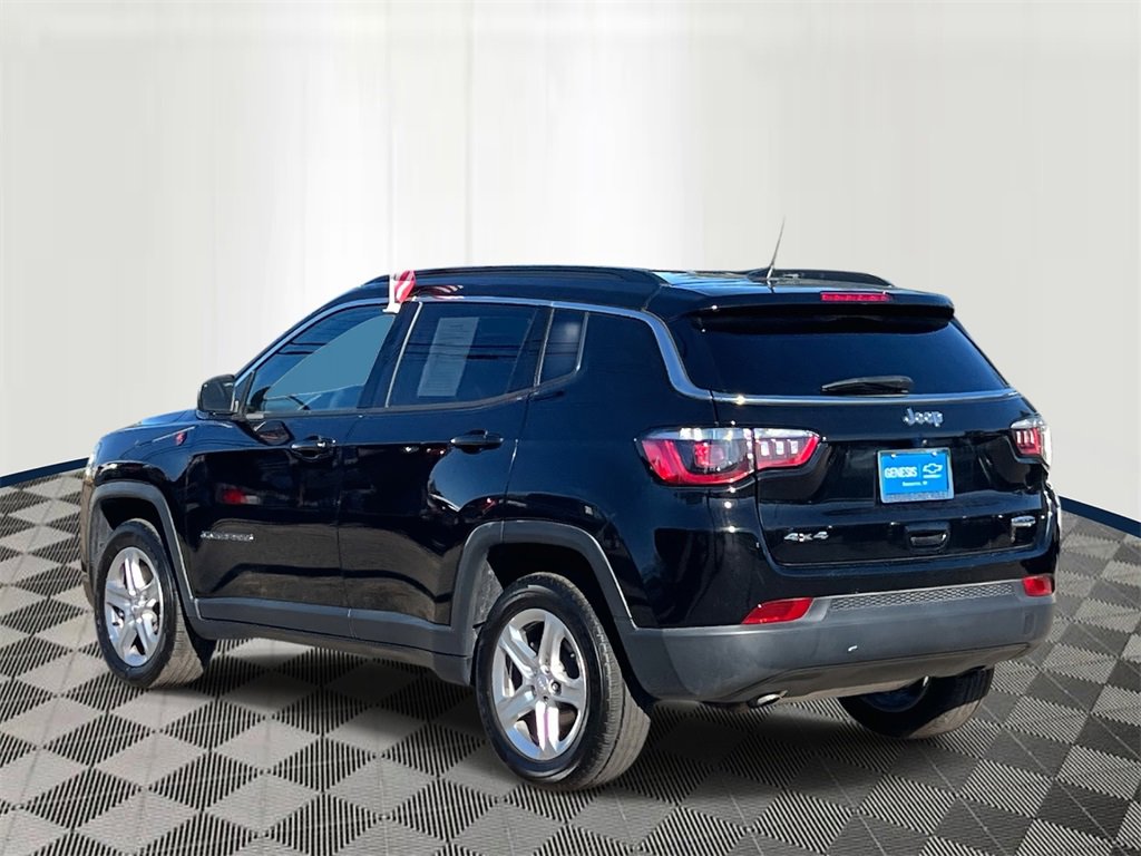 2024 Jeep Compass Latitude photo 2